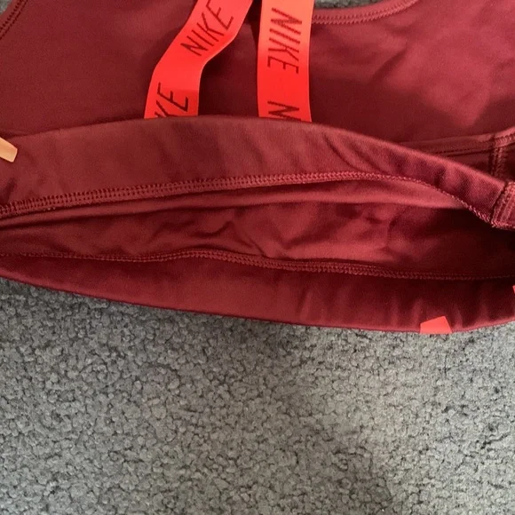 2 Nike sports bras - Picture 6 of 7